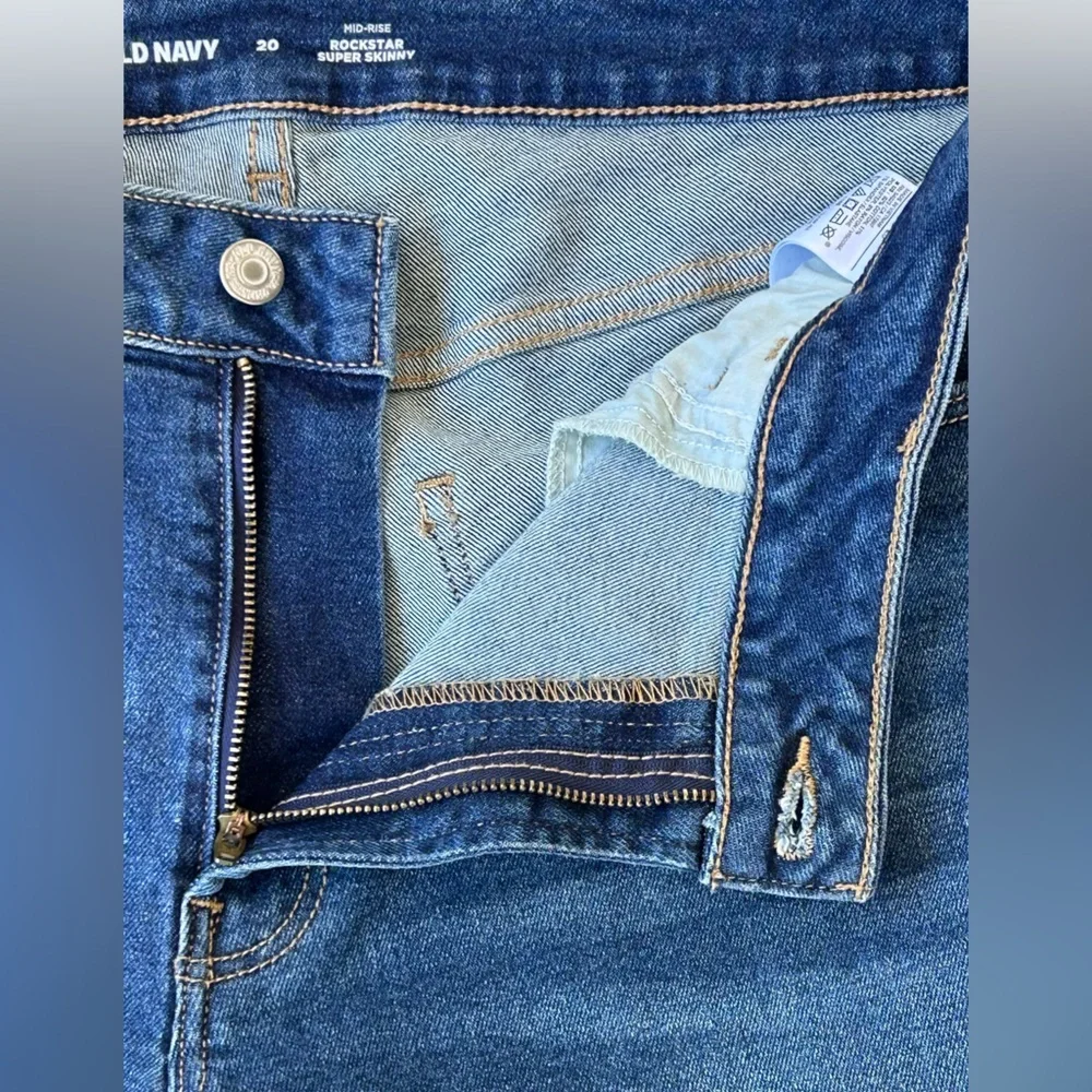 Old Navy Women’s‎ Rockstar Super Skinny Mid Rise Jeans Med Wash Size 20